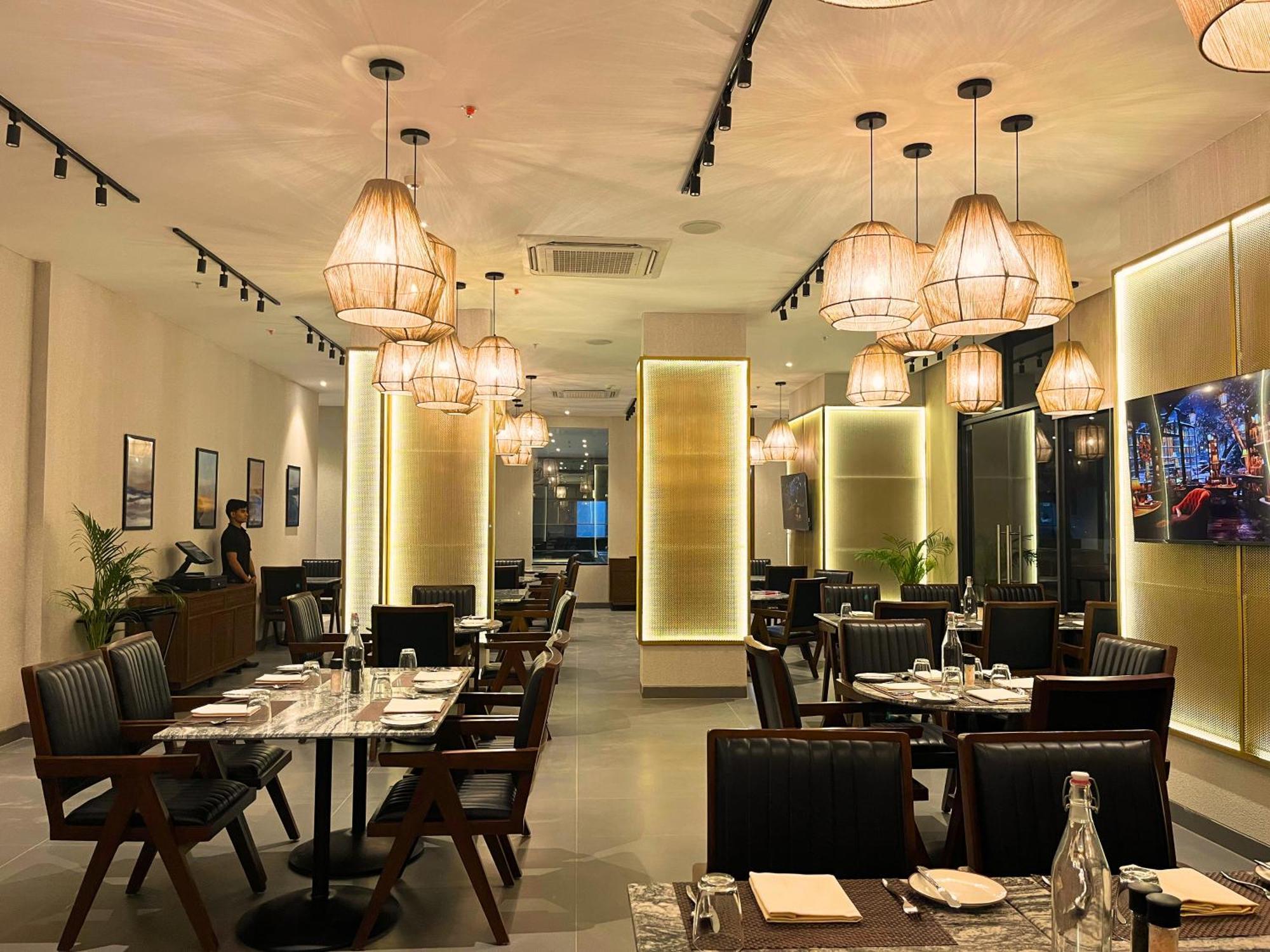 Rhythm Gurugram Hotel & Suites, Sohna Road Gurgaon Buitenkant foto