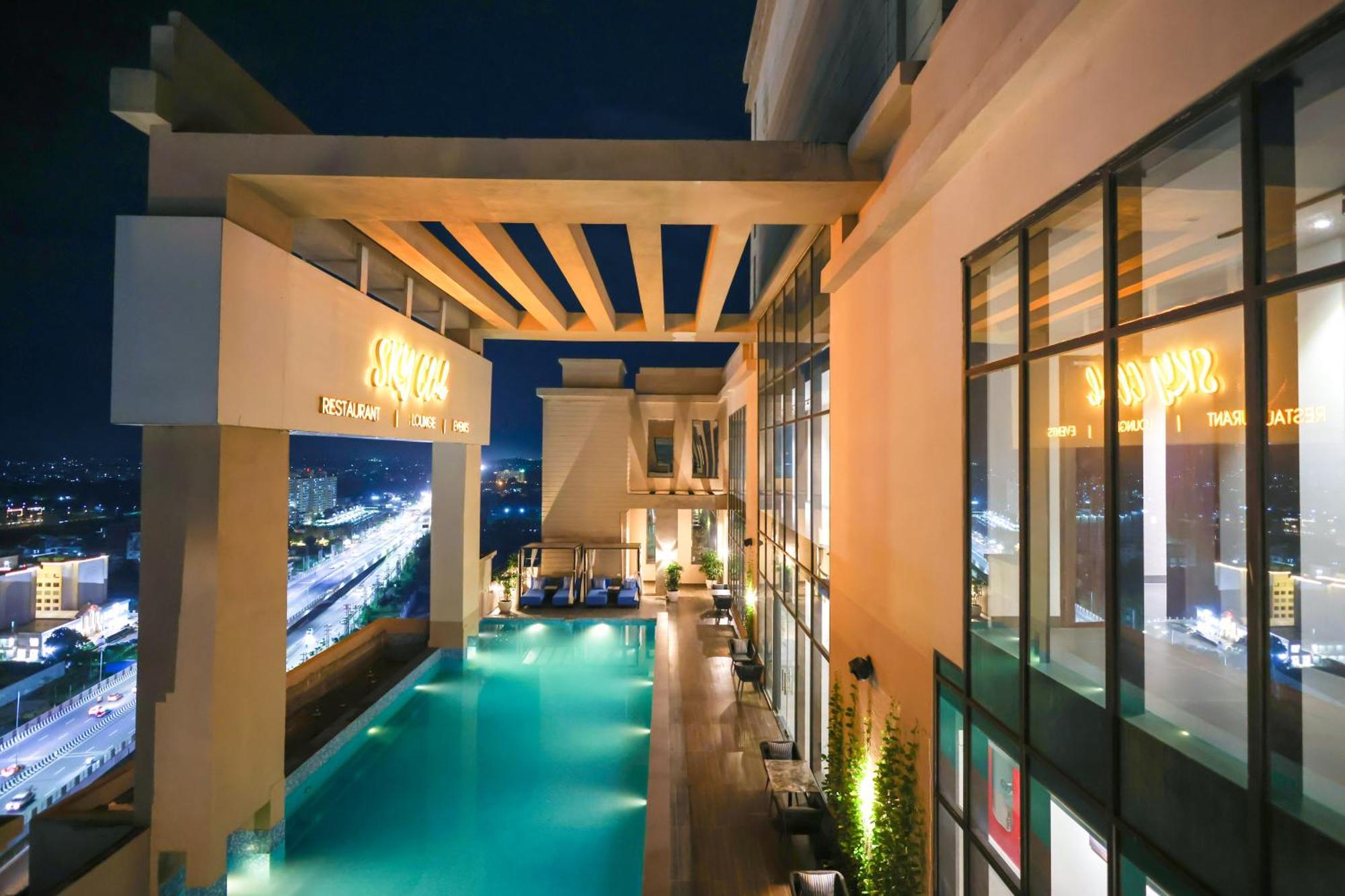 Rhythm Gurugram Hotel & Suites, Sohna Road Gurgaon Buitenkant foto