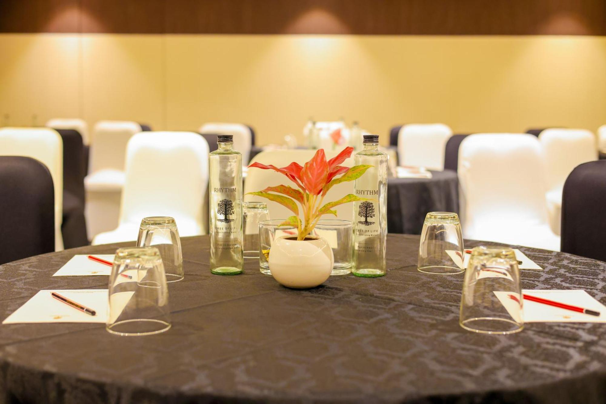 Rhythm Gurugram Hotel & Suites, Sohna Road Gurgaon Buitenkant foto