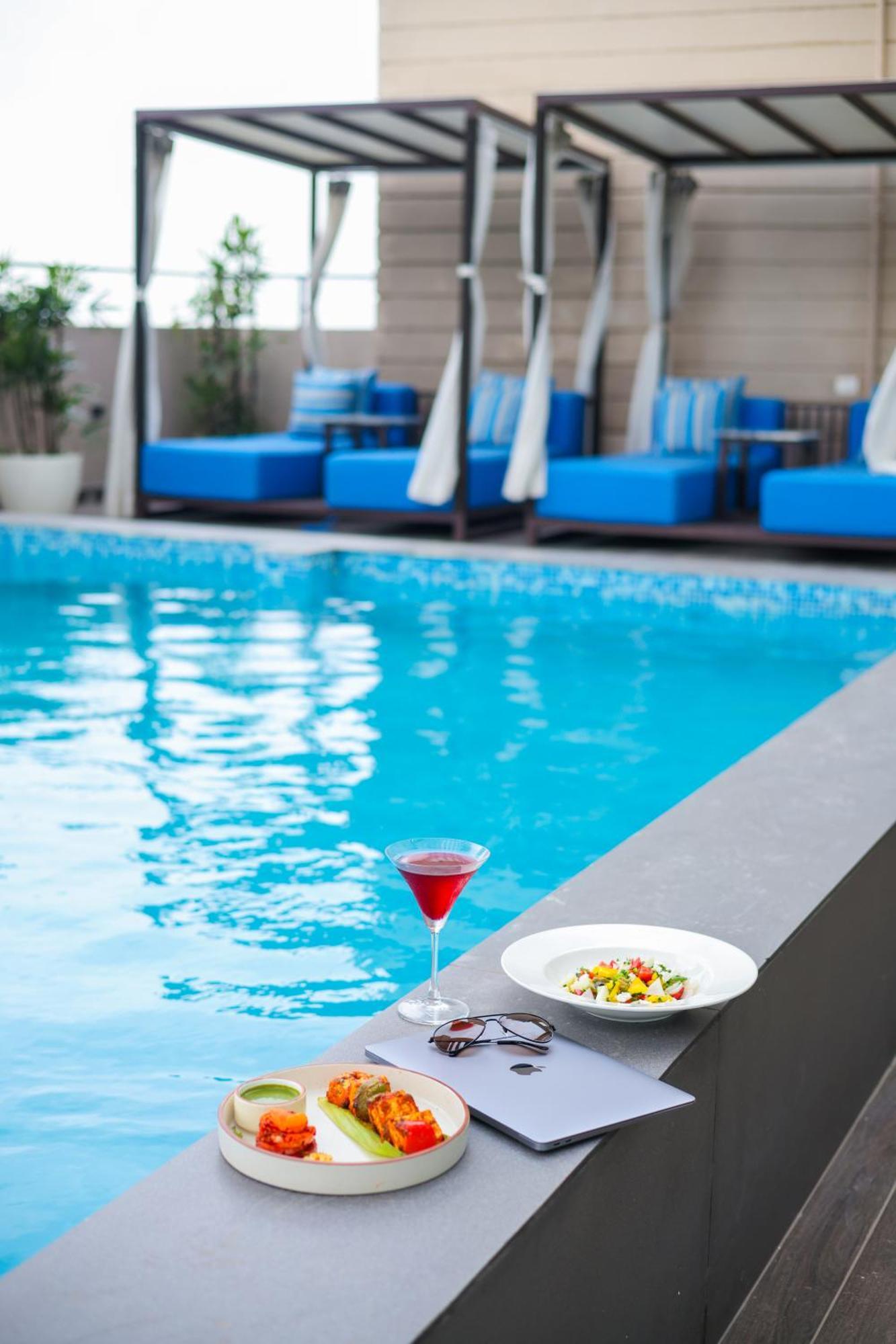 Rhythm Gurugram Hotel & Suites, Sohna Road Gurgaon Buitenkant foto