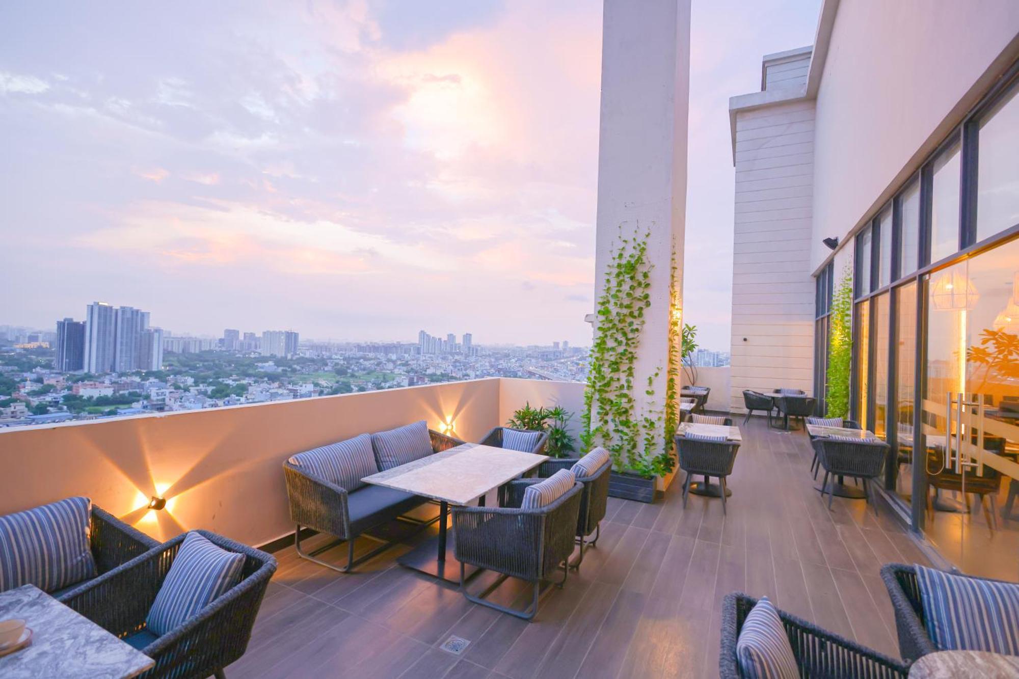 Rhythm Gurugram Hotel & Suites, Sohna Road Gurgaon Buitenkant foto