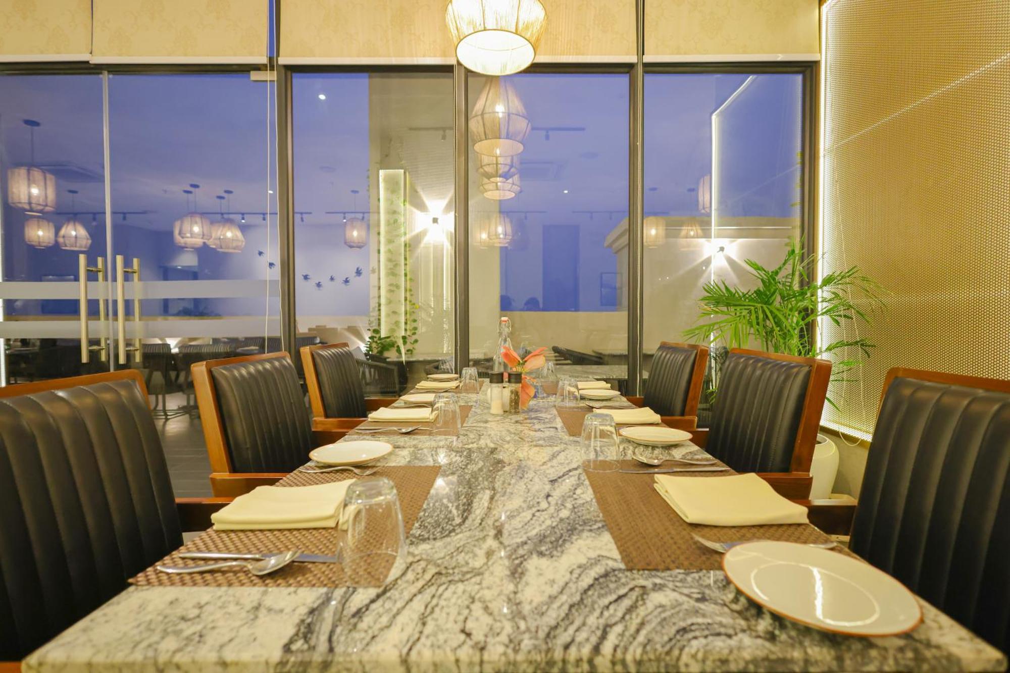 Rhythm Gurugram Hotel & Suites, Sohna Road Gurgaon Buitenkant foto