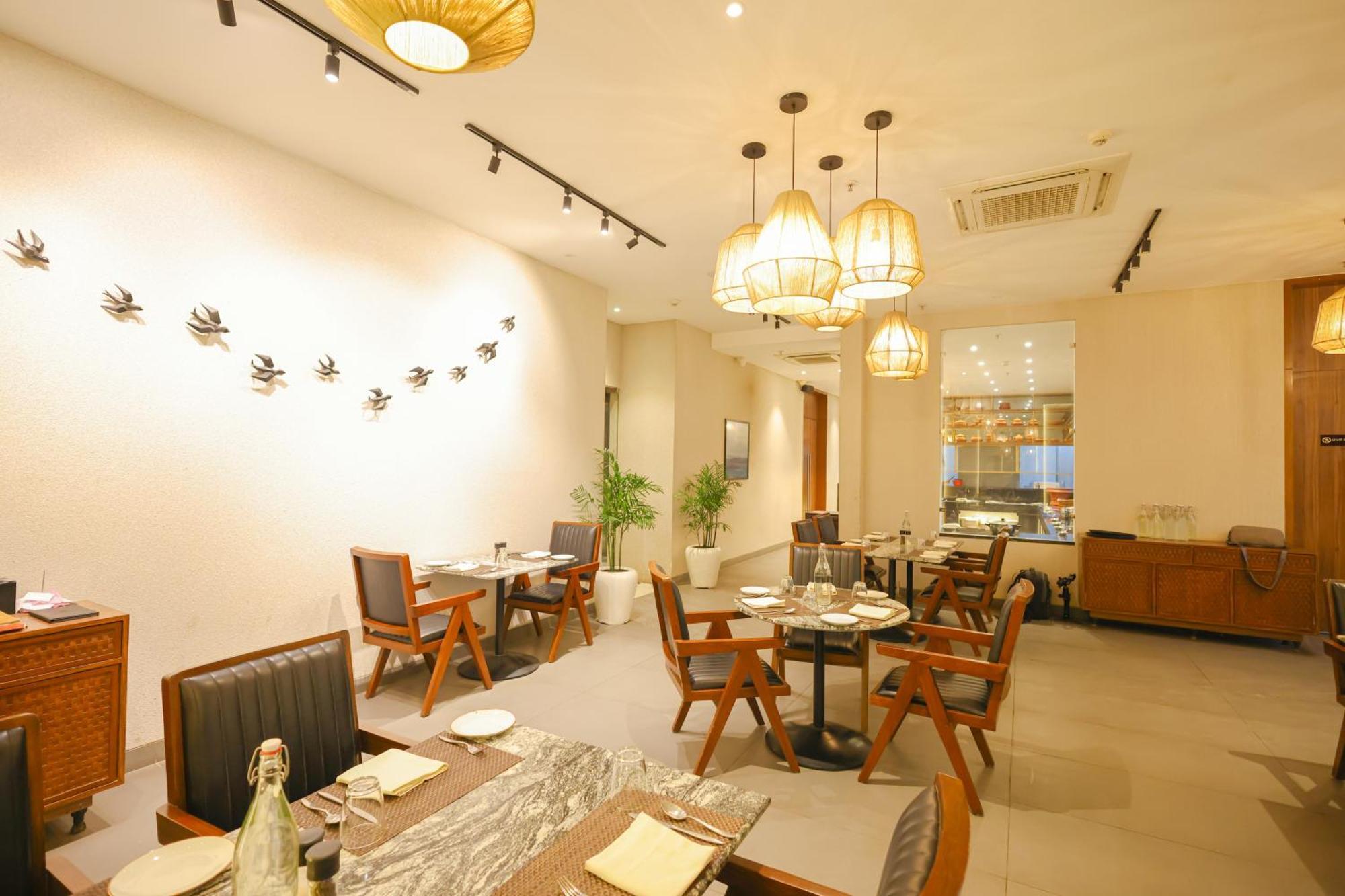 Rhythm Gurugram Hotel & Suites, Sohna Road Gurgaon Buitenkant foto