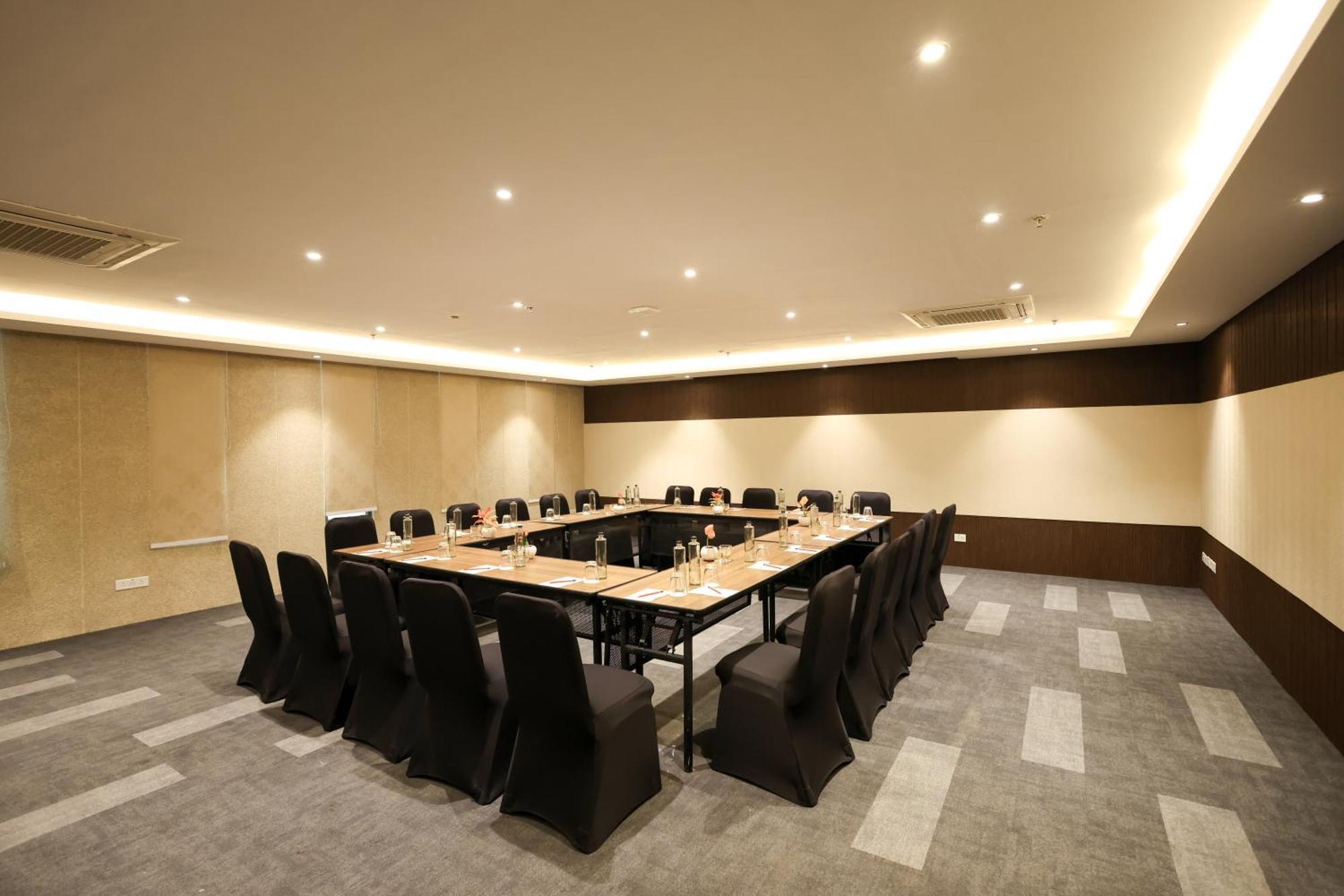 Rhythm Gurugram Hotel & Suites, Sohna Road Gurgaon Buitenkant foto