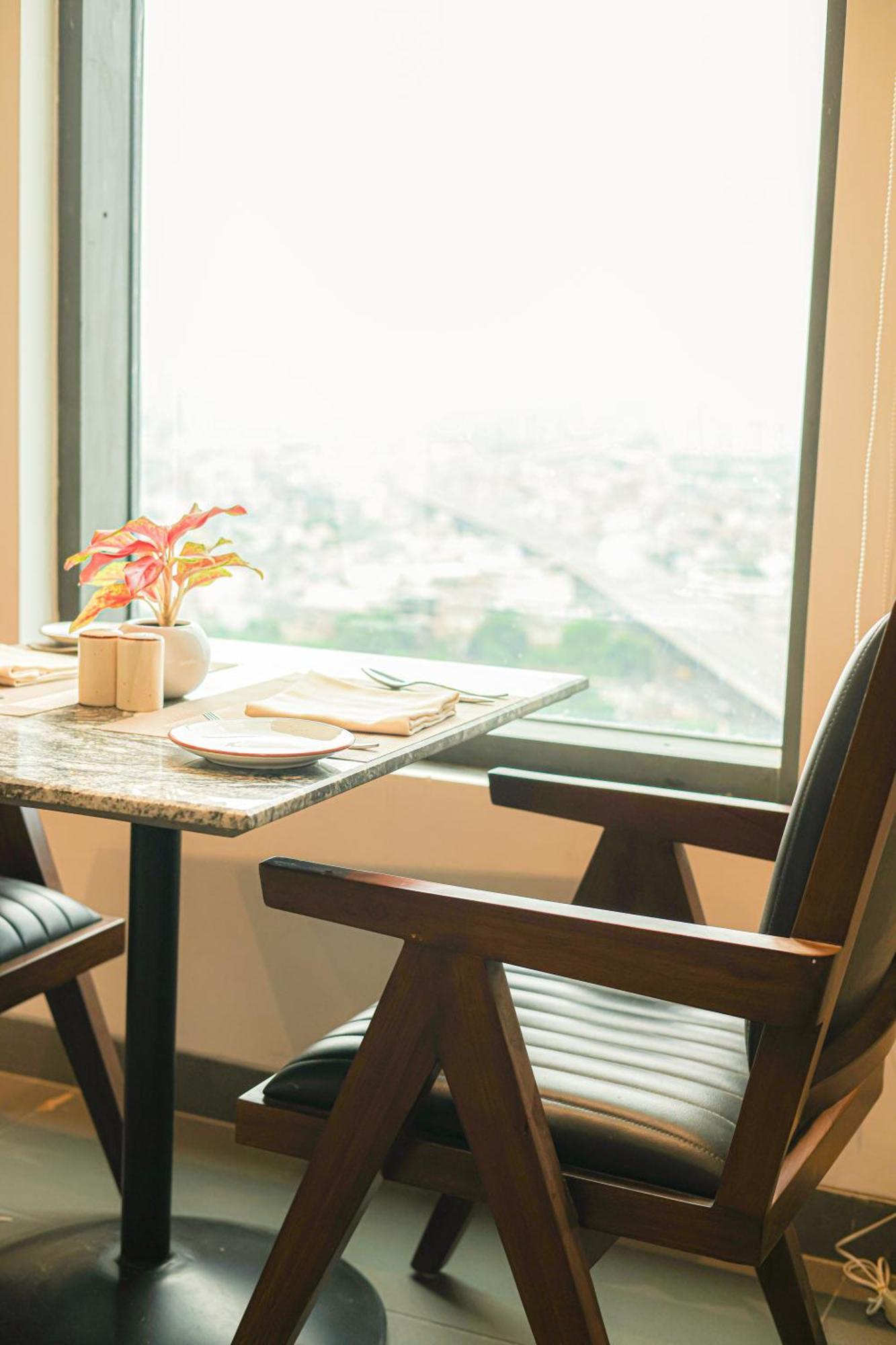 Rhythm Gurugram Hotel & Suites, Sohna Road Gurgaon Buitenkant foto