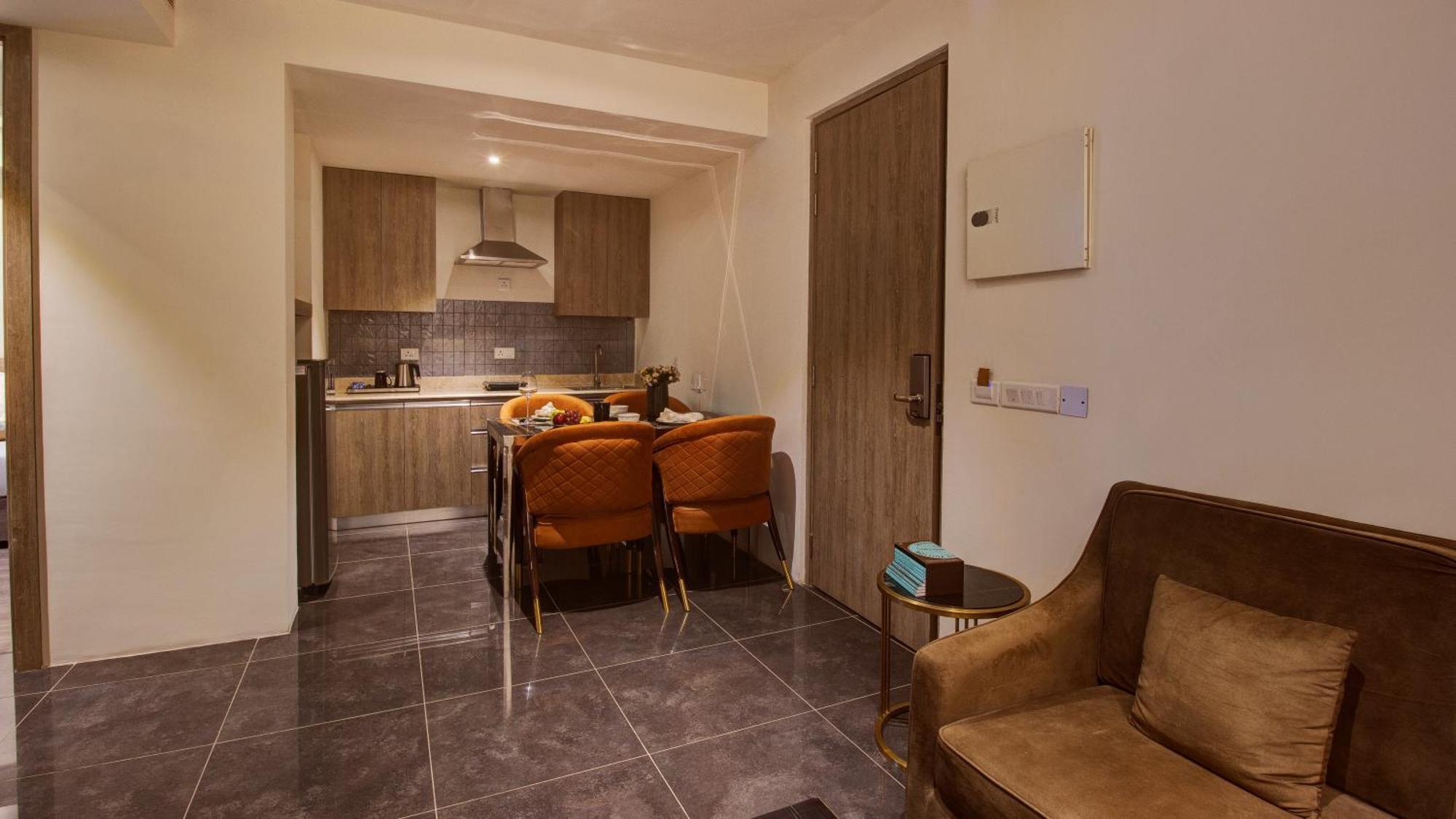 Rhythm Gurugram Hotel & Suites, Sohna Road Gurgaon Buitenkant foto