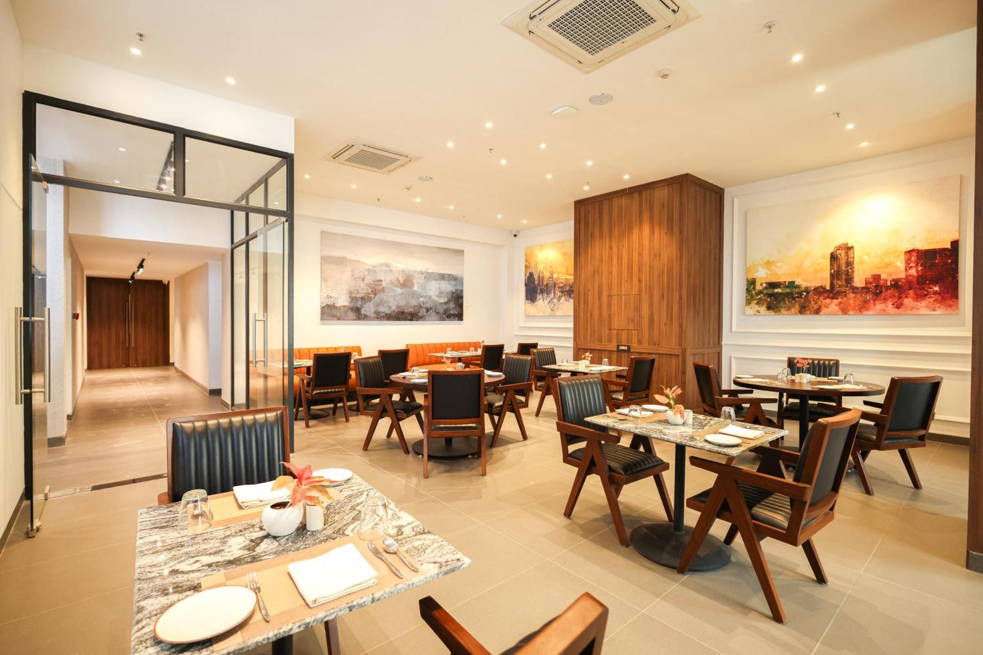 Rhythm Gurugram Hotel & Suites, Sohna Road Gurgaon Buitenkant foto