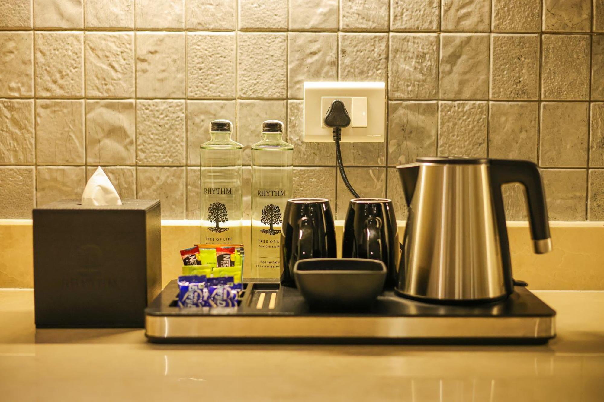 Rhythm Gurugram Hotel & Suites, Sohna Road Gurgaon Buitenkant foto