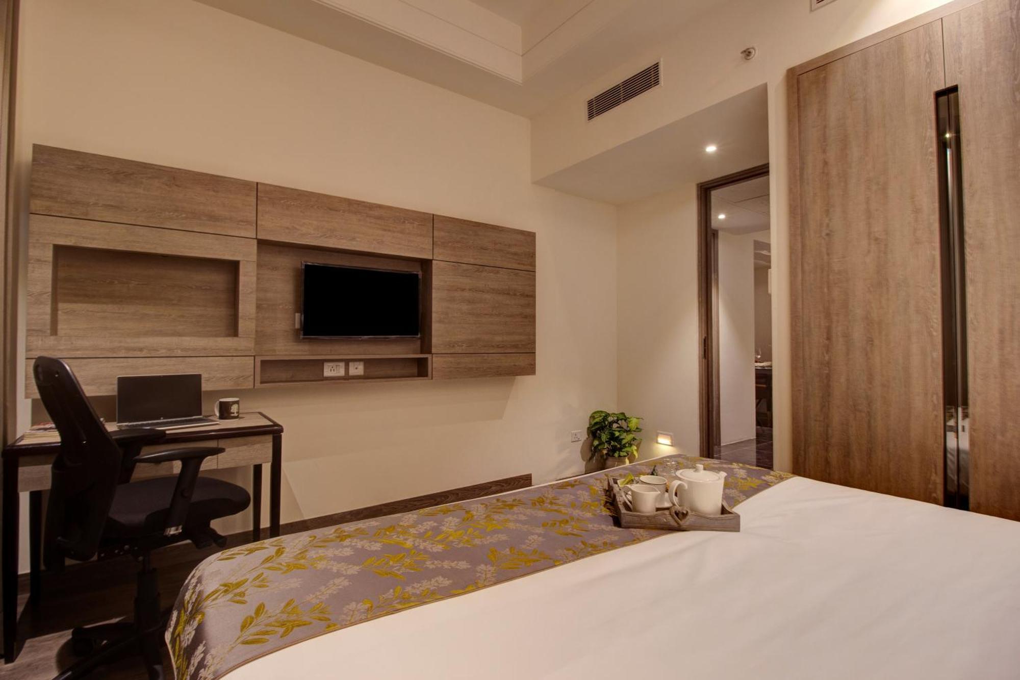 Rhythm Gurugram Hotel & Suites, Sohna Road Gurgaon Buitenkant foto