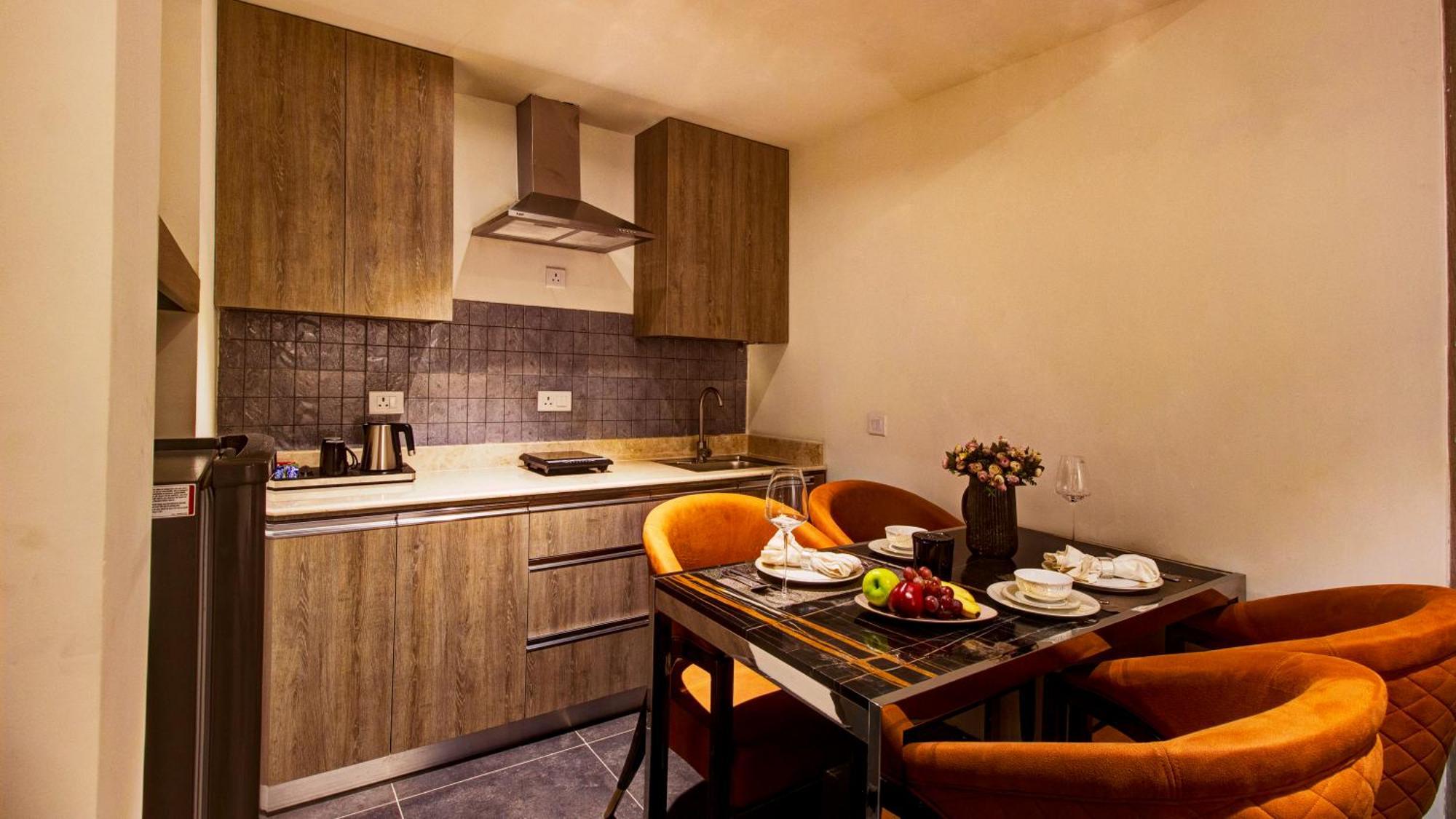 Rhythm Gurugram Hotel & Suites, Sohna Road Gurgaon Buitenkant foto