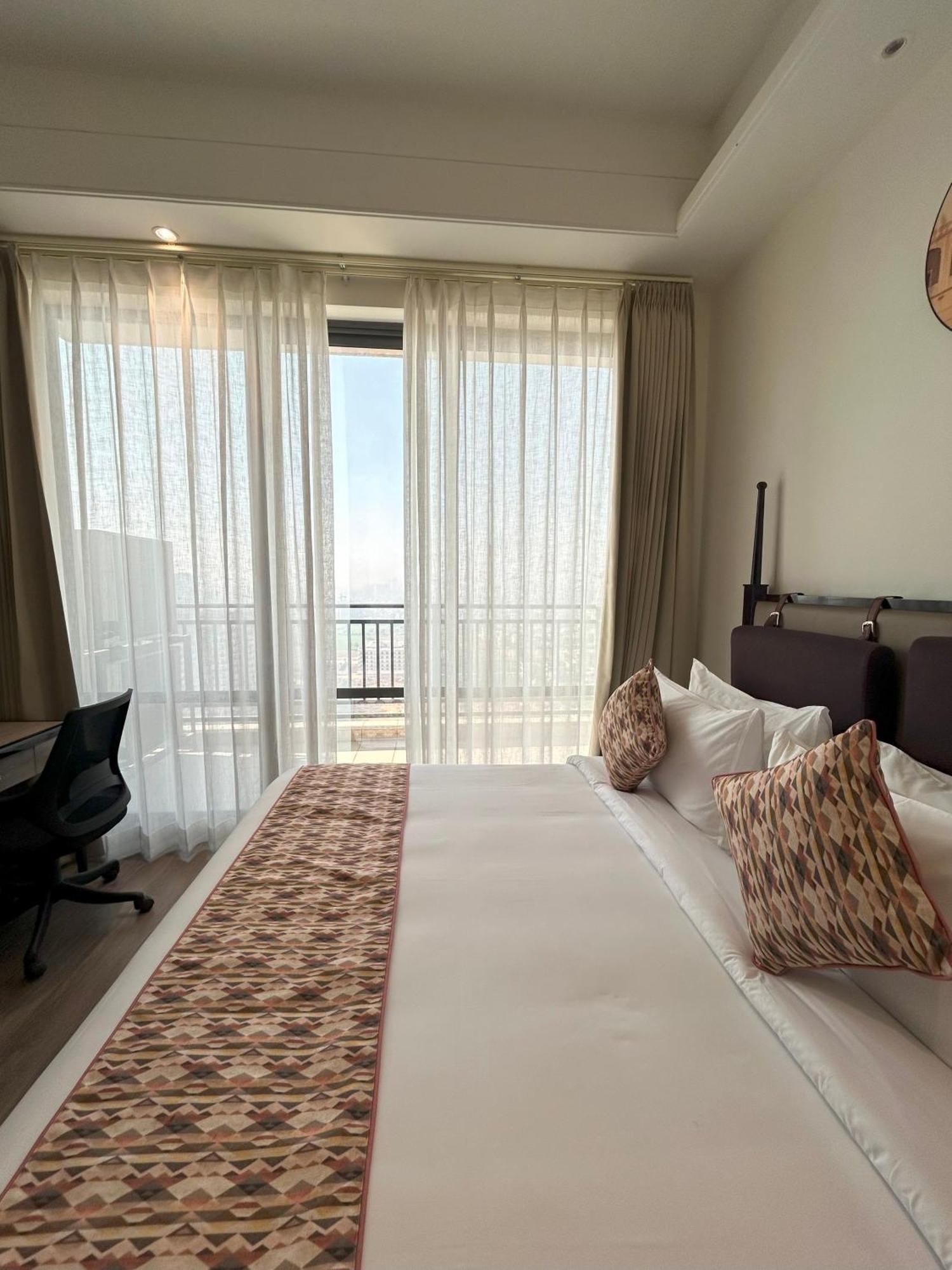 Rhythm Gurugram Hotel & Suites, Sohna Road Gurgaon Buitenkant foto