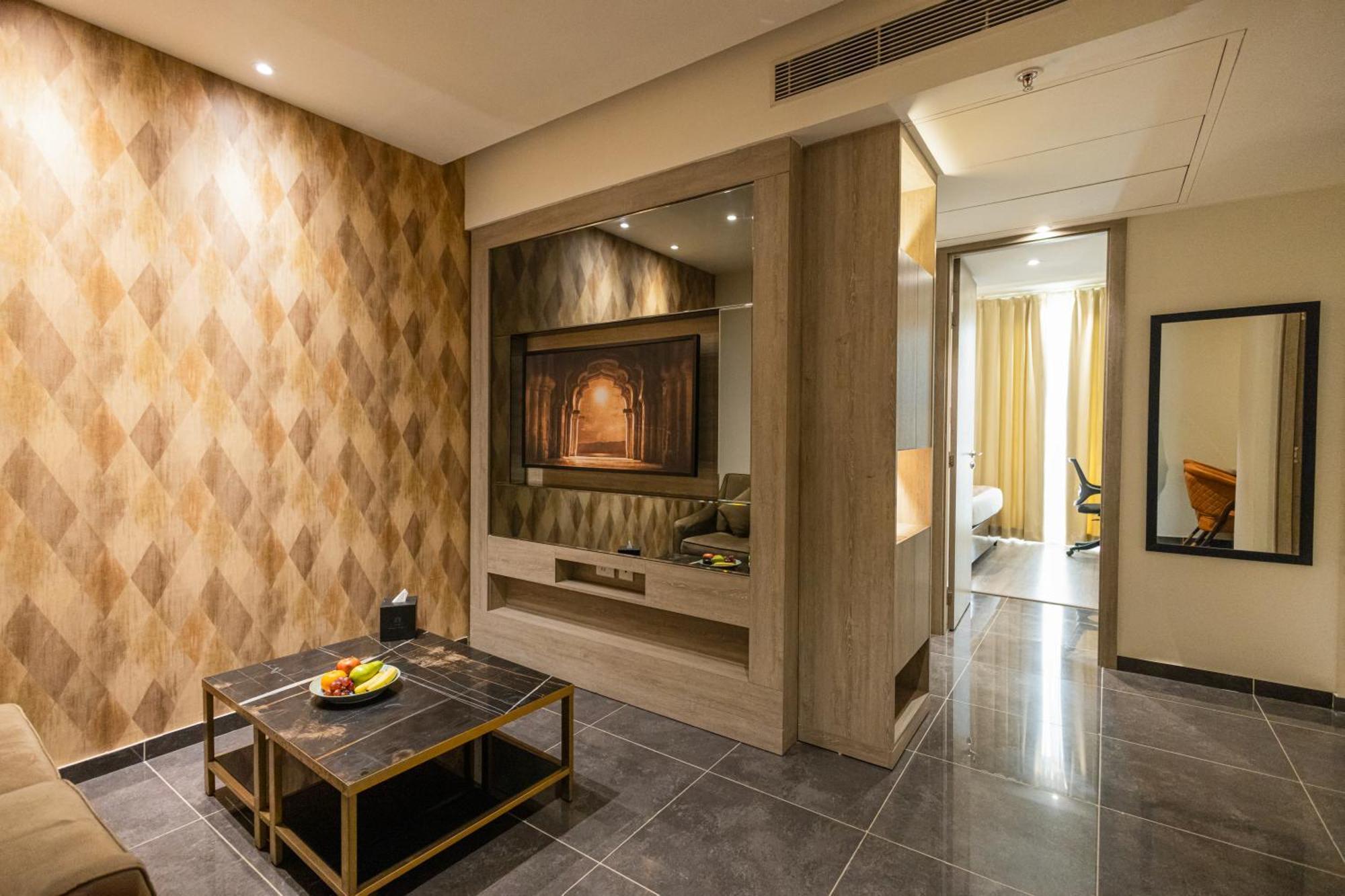 Rhythm Gurugram Hotel & Suites, Sohna Road Gurgaon Buitenkant foto