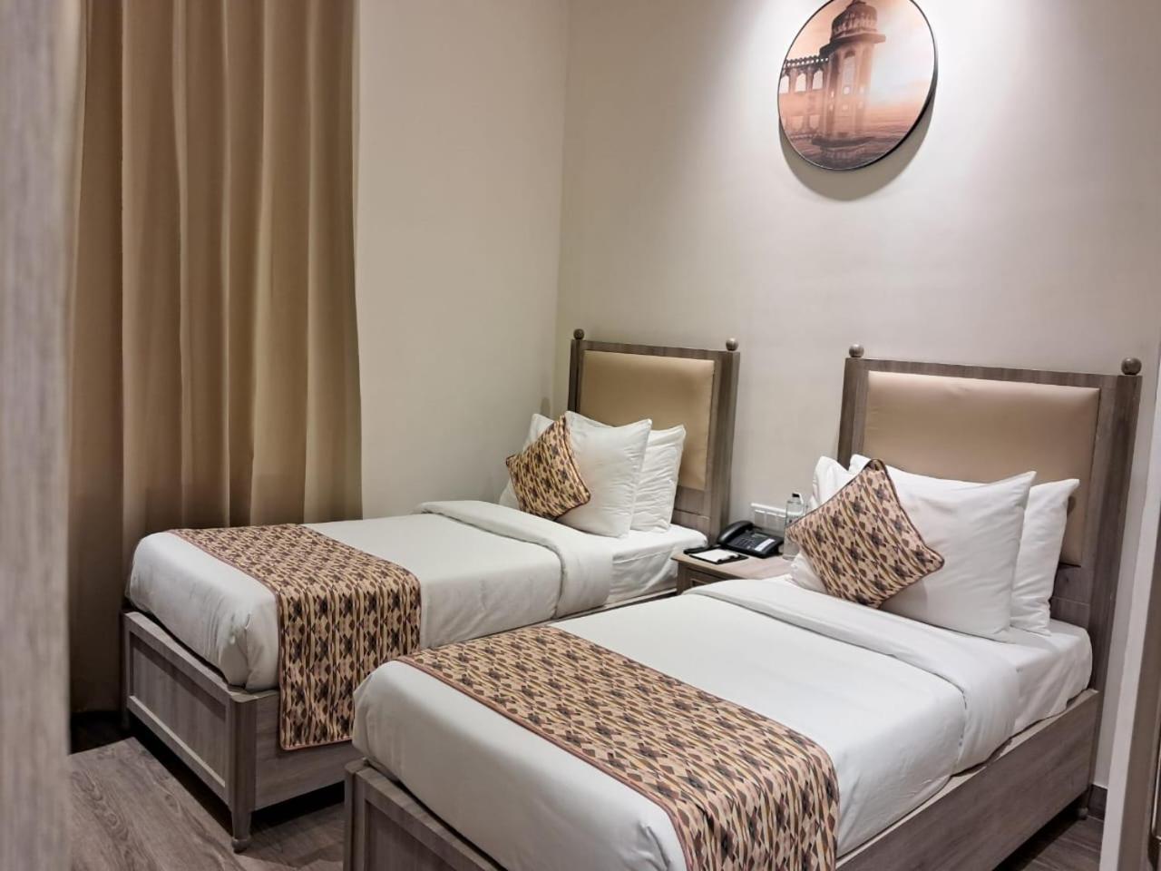 Rhythm Gurugram Hotel & Suites, Sohna Road Gurgaon Buitenkant foto