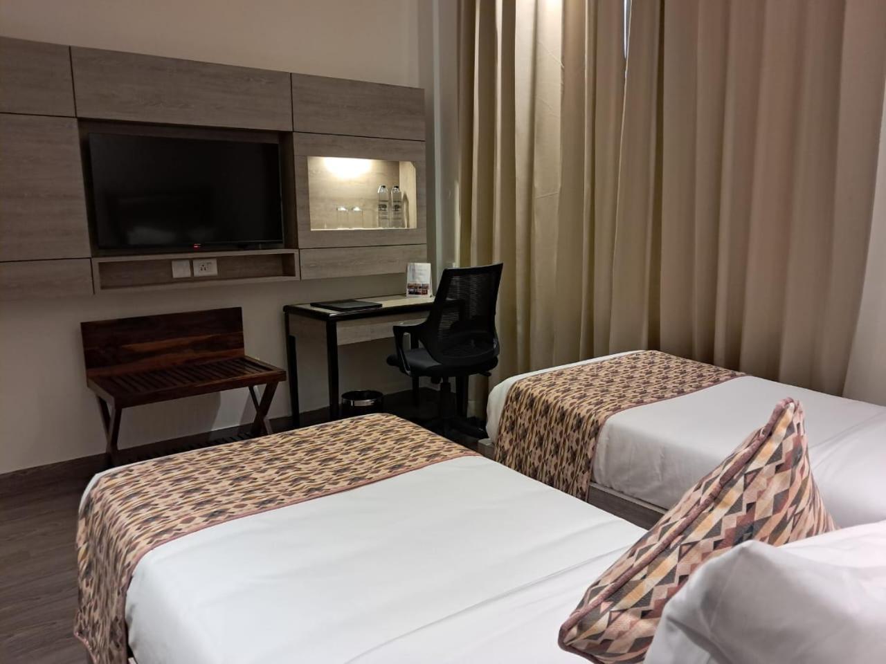 Rhythm Gurugram Hotel & Suites, Sohna Road Gurgaon Buitenkant foto